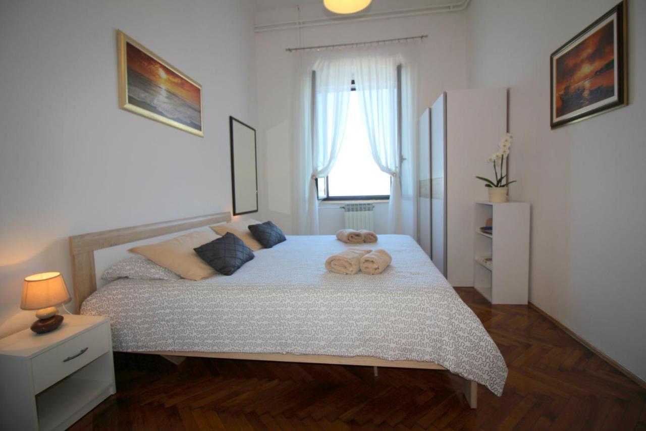 Apartment Old City Porec Exterior photo