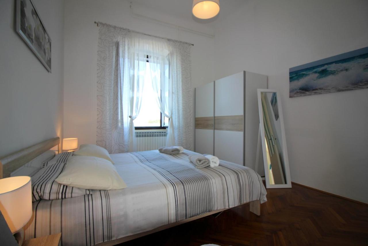 Apartment Old City Porec Exterior photo